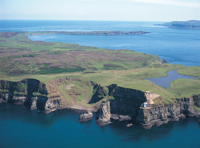 Ratlin Island west lighthouse (Copyright TOURISM NI)